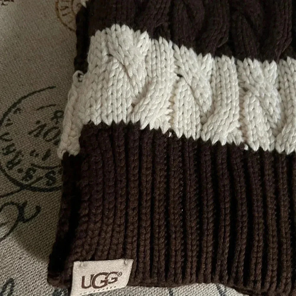 Brown & Cream Ugg Cable Knit Scarf - Picture 5 of 5